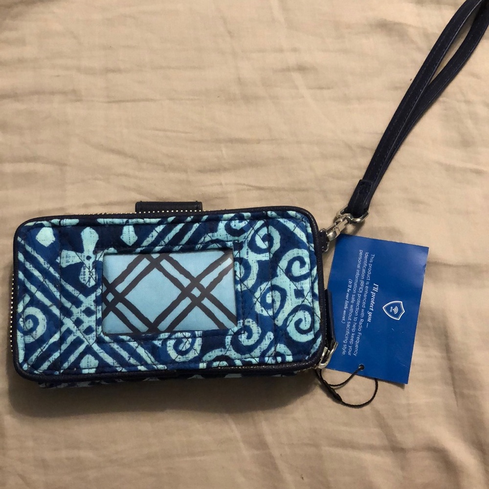 Vera Bradley Smartphone compatible wristlet